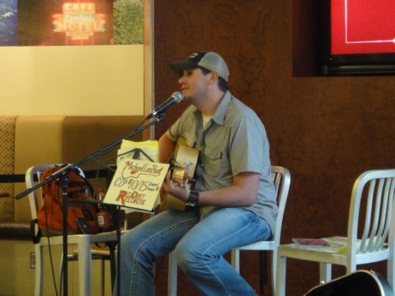 Nashville airport musician trying to make the big time