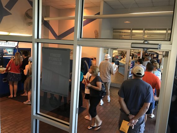 Long lines at Post Office
