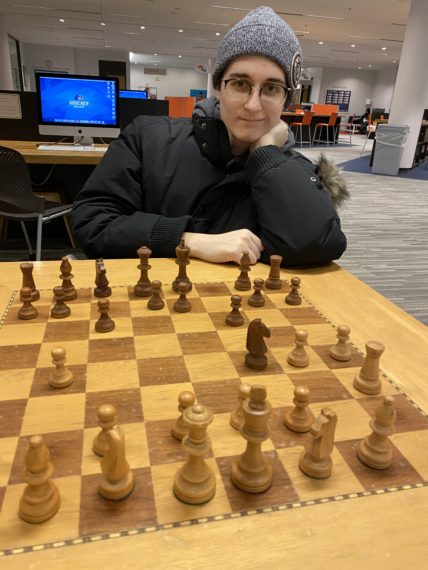 Chain noel playing chess