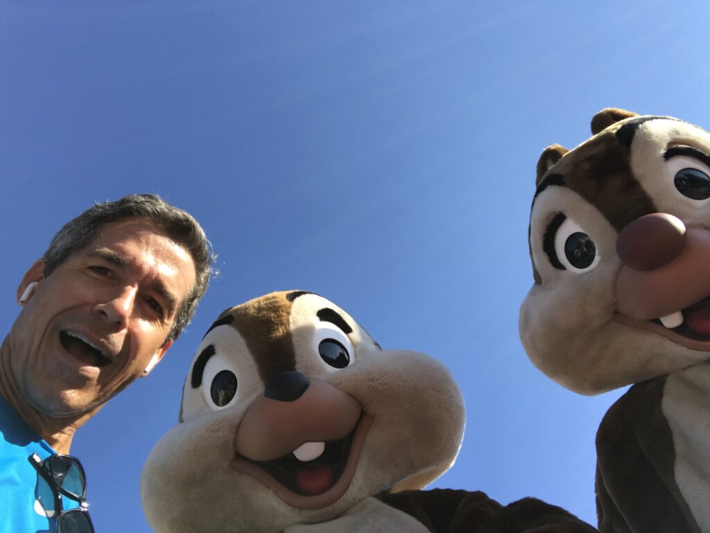 Disney Speaker Jeff Noel selfie with Chip and Dale